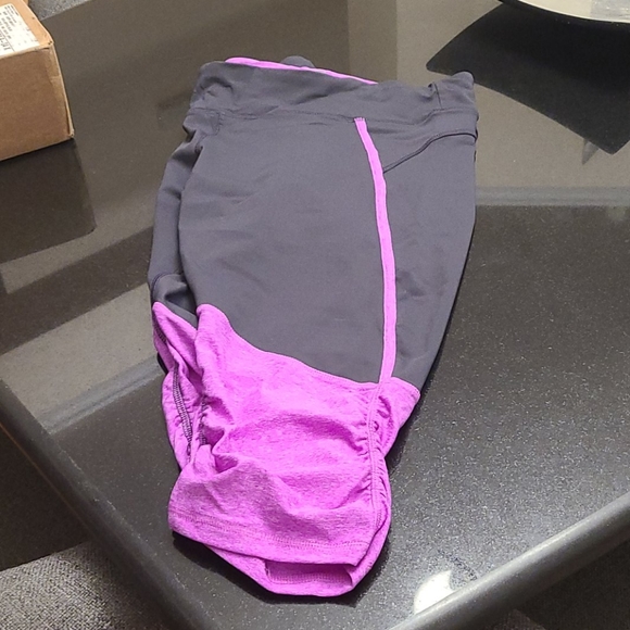 athletic capri - Picture 2 of 2